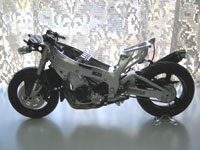 タミヤ、バイクプラモデル ヨシムラ隼