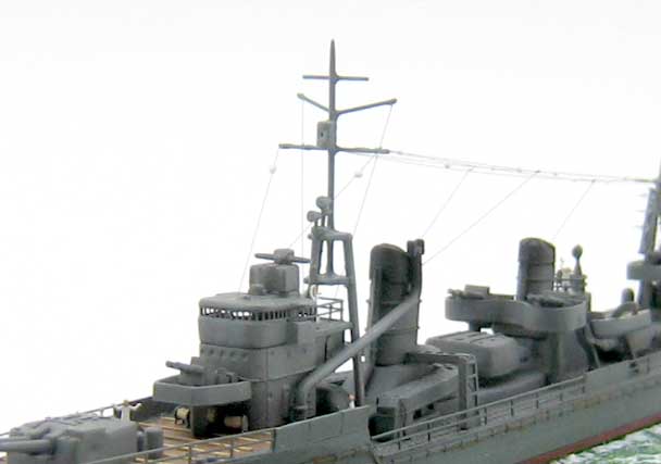 1/700 艦船模型のマストを真鍮線で作り直した状態